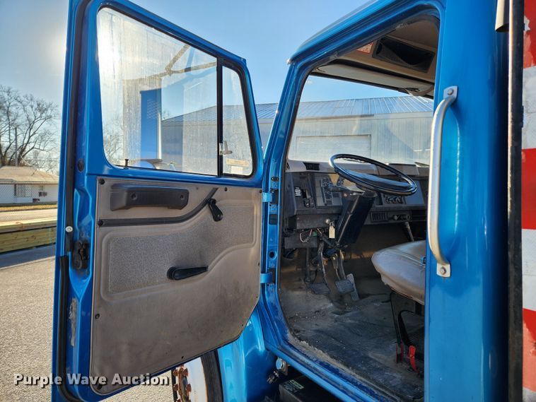 image for item KT9480 1998 International 4700  dump flatbed truck