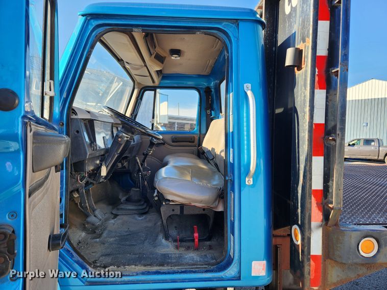 image for item KT9480 1998 International 4700  dump flatbed truck