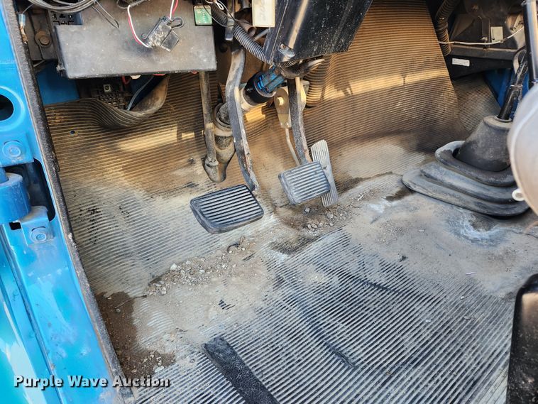 image for item KT9480 1998 International 4700  dump flatbed truck