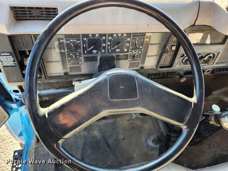 image for item KT9480 1998 International 4700  dump flatbed truck