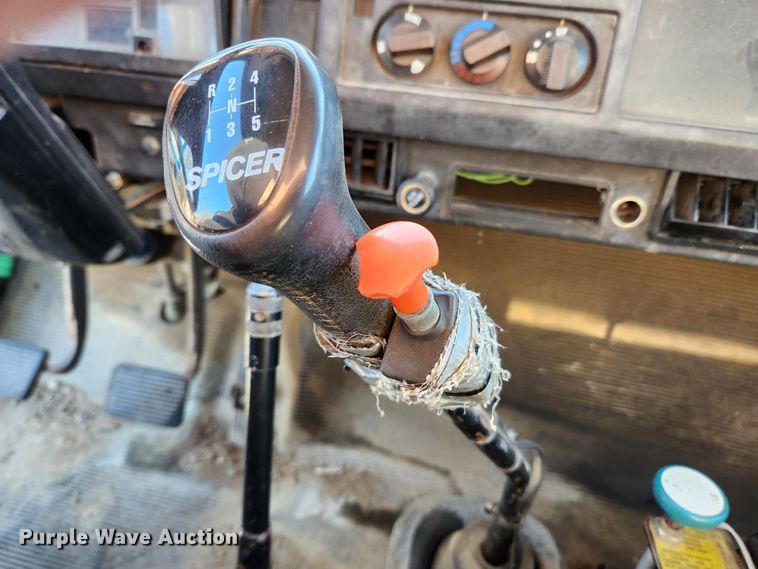 image for item KT9480 1998 International 4700  dump flatbed truck