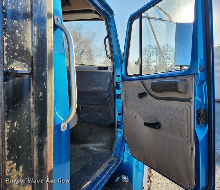 image for item KT9480 1998 International 4700  dump flatbed truck