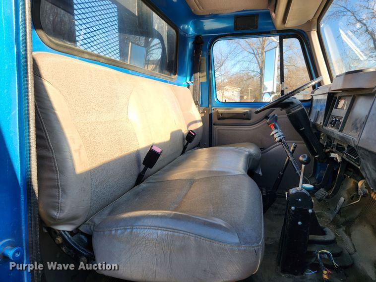 image for item KT9480 1998 International 4700  dump flatbed truck