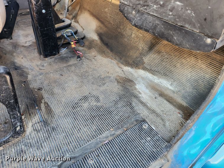 image for item KT9480 1998 International 4700  dump flatbed truck