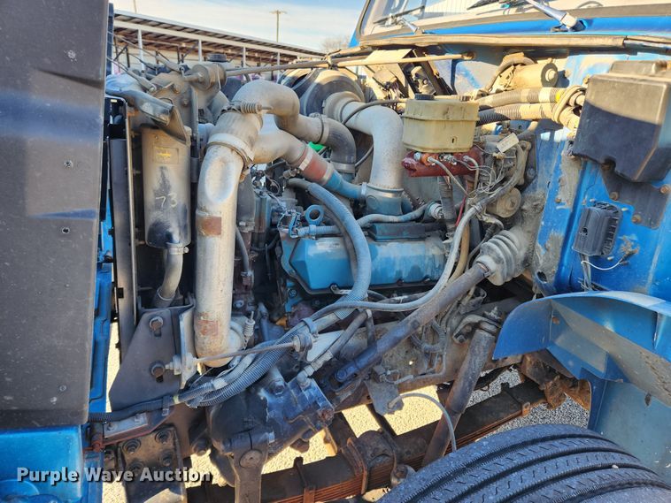 image for item KT9480 1998 International 4700  dump flatbed truck