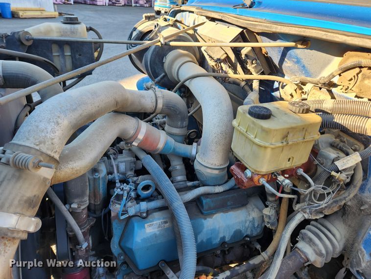 image for item KT9480 1998 International 4700  dump flatbed truck