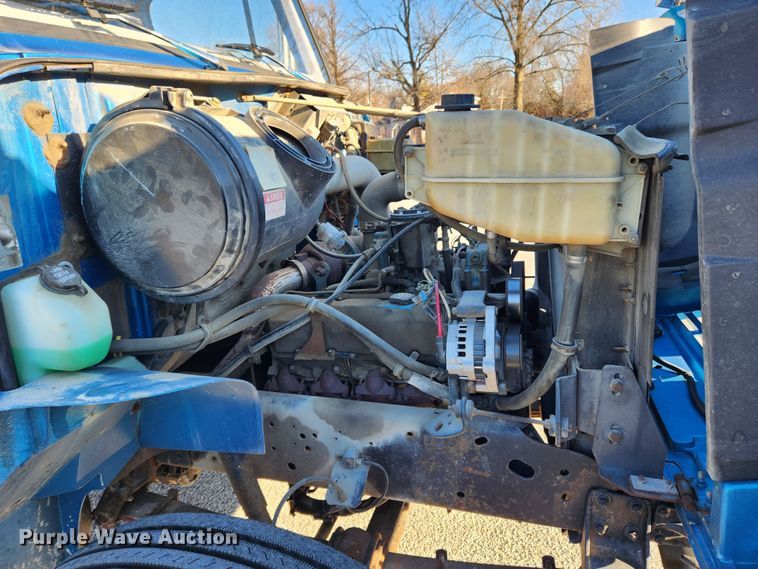 image for item KT9480 1998 International 4700  dump flatbed truck