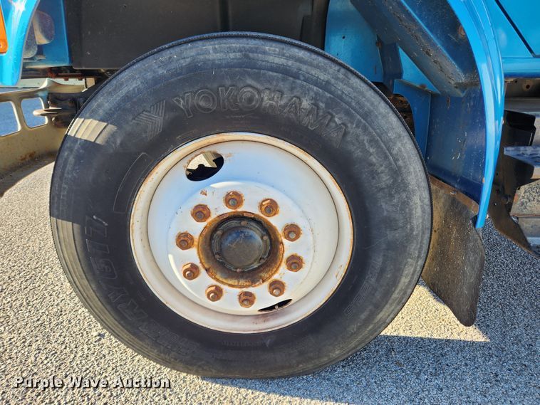 image for item KT9480 1998 International 4700  dump flatbed truck