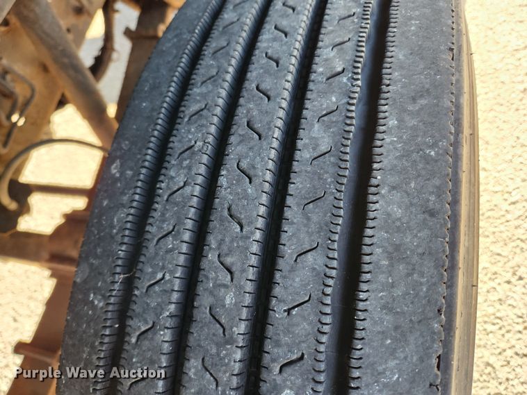 image for item KT9480 1998 International 4700  dump flatbed truck