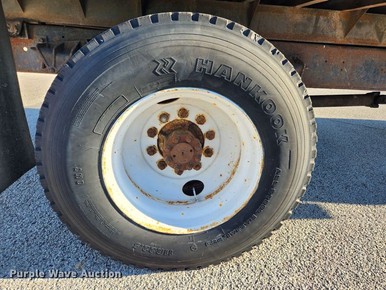 image for item KT9480 1998 International 4700  dump flatbed truck