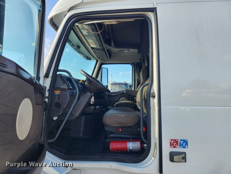 image for item KT9503 2016 Volvo VNL  semi truck