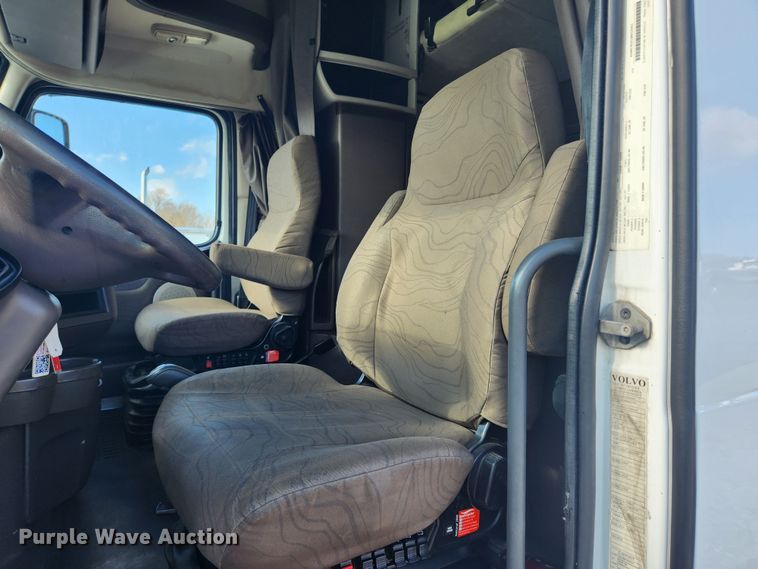 image for item KT9503 2016 Volvo VNL  semi truck