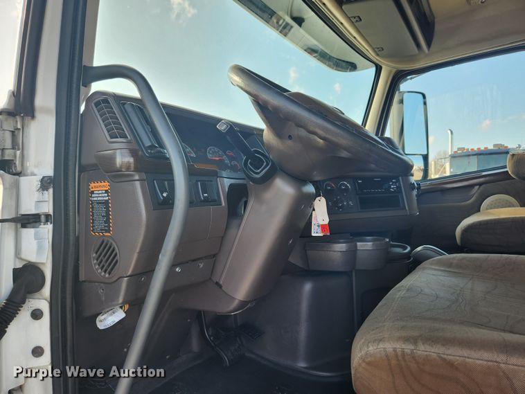 image for item KT9503 2016 Volvo VNL  semi truck