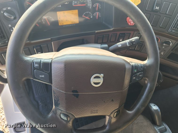 image for item KT9503 2016 Volvo VNL  semi truck