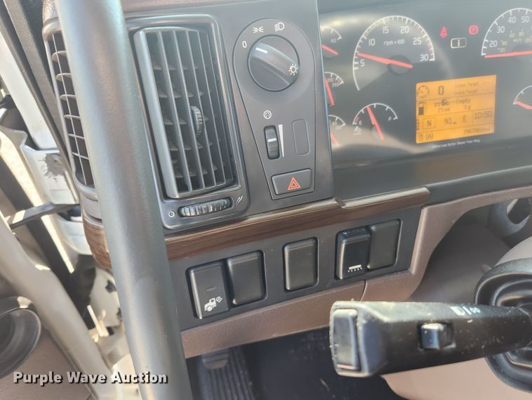 image for item KT9503 2016 Volvo VNL  semi truck