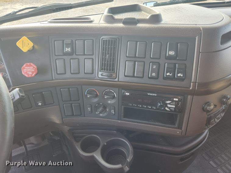 image for item KT9503 2016 Volvo VNL  semi truck