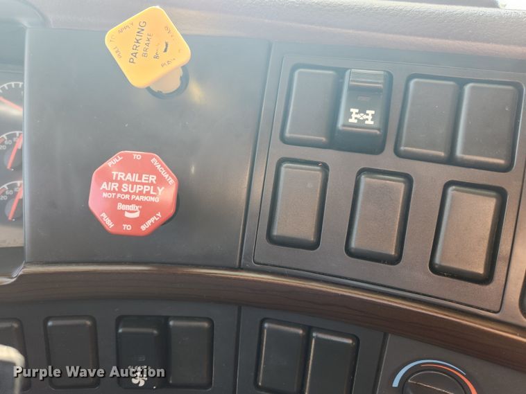 image for item KT9503 2016 Volvo VNL  semi truck