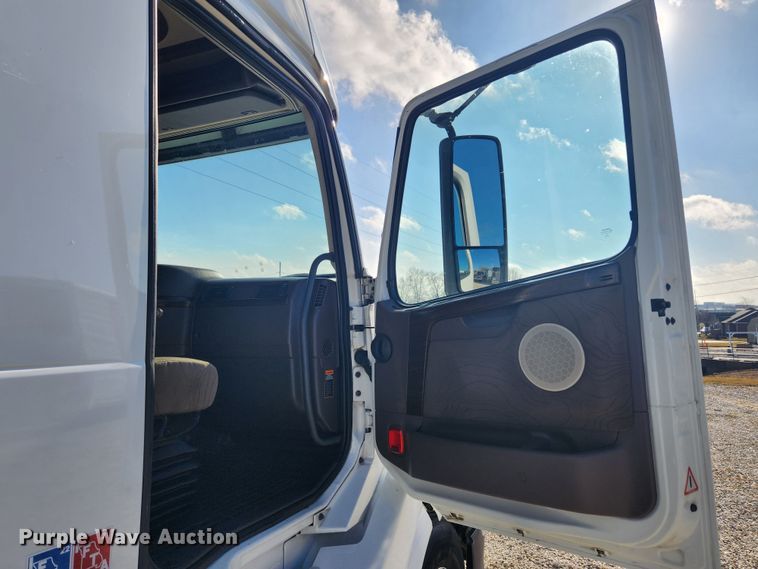 image for item KT9503 2016 Volvo VNL  semi truck