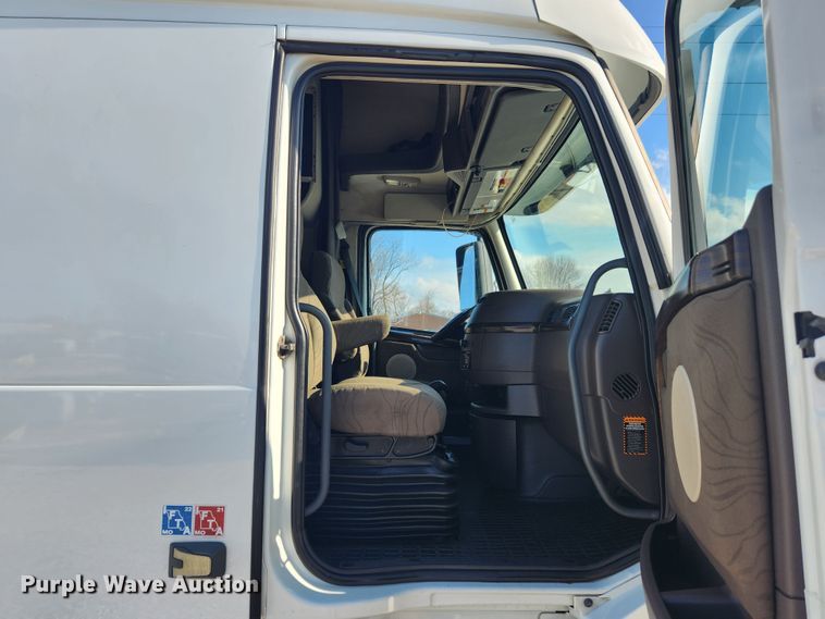 image for item KT9503 2016 Volvo VNL  semi truck