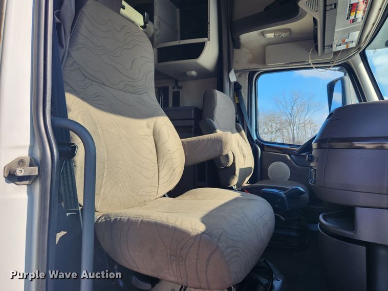 image for item KT9503 2016 Volvo VNL  semi truck