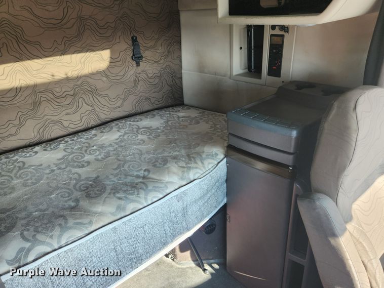 image for item KT9503 2016 Volvo VNL  semi truck