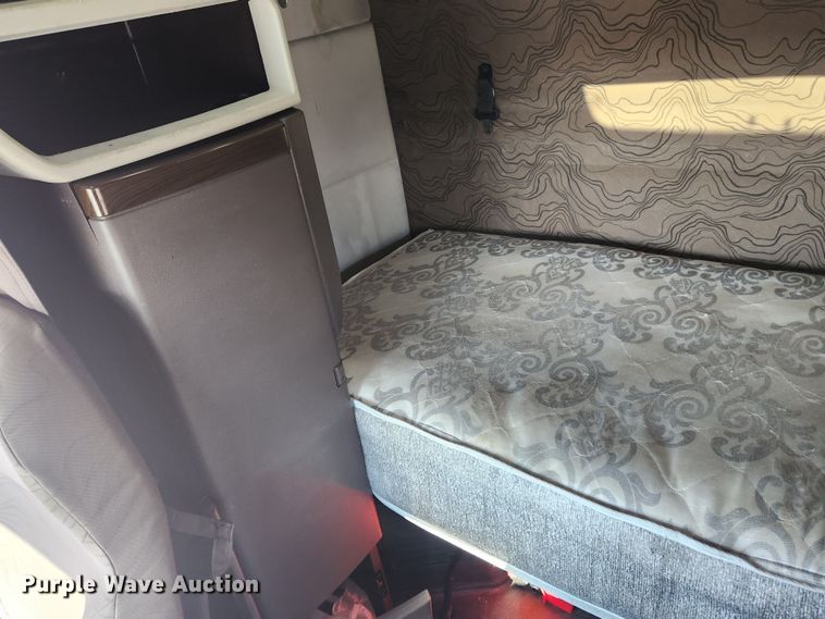 image for item KT9503 2016 Volvo VNL  semi truck