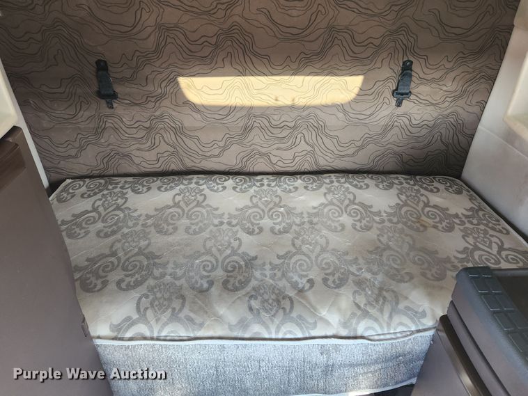 image for item KT9503 2016 Volvo VNL  semi truck