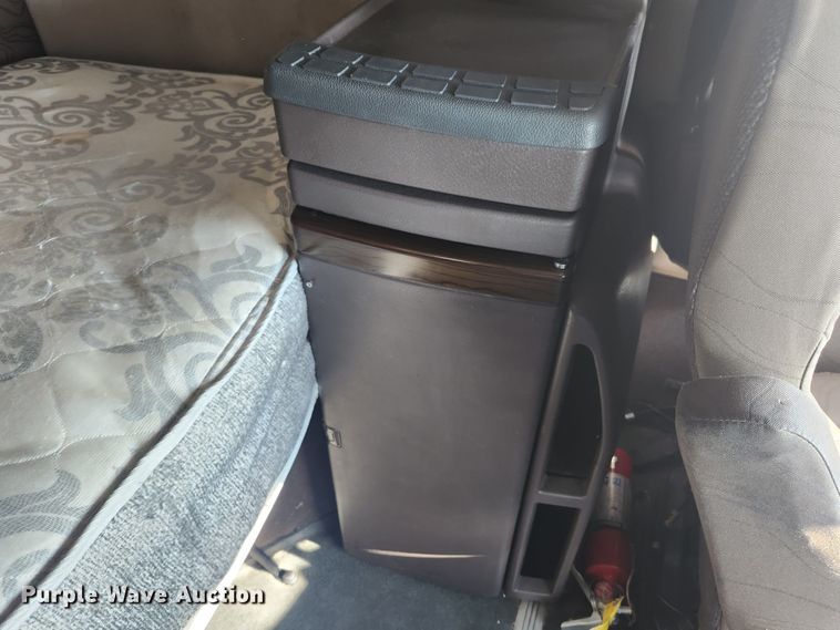 image for item KT9503 2016 Volvo VNL  semi truck