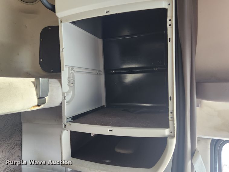 image for item KT9503 2016 Volvo VNL  semi truck