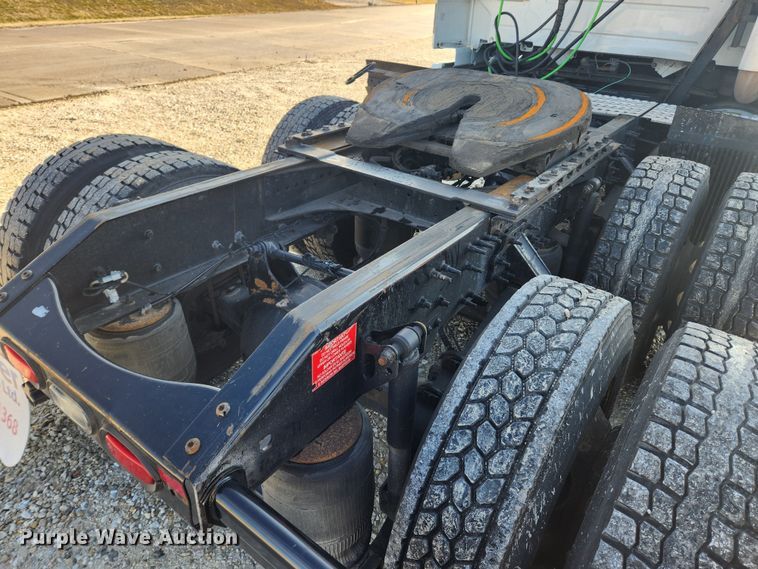 image for item KT9503 2016 Volvo VNL  semi truck