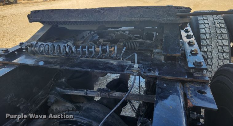 image for item KT9503 2016 Volvo VNL  semi truck