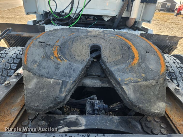 image for item KT9503 2016 Volvo VNL  semi truck