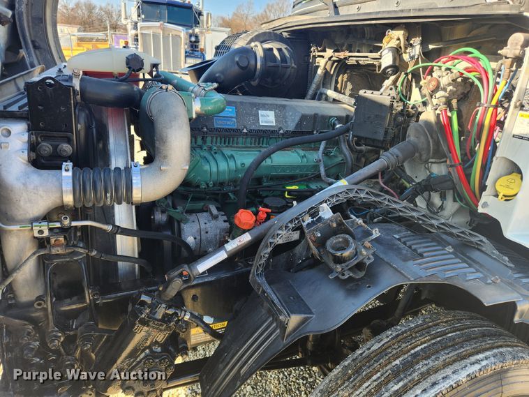 image for item KT9503 2016 Volvo VNL  semi truck