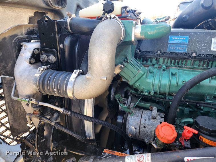 image for item KT9503 2016 Volvo VNL  semi truck