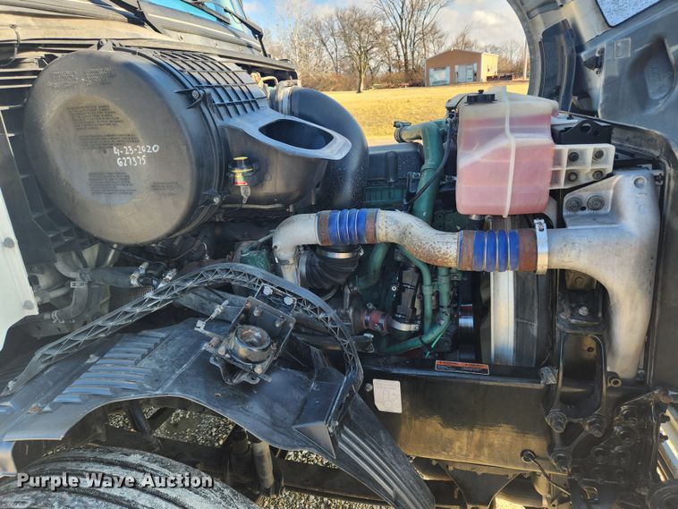 image for item KT9503 2016 Volvo VNL  semi truck