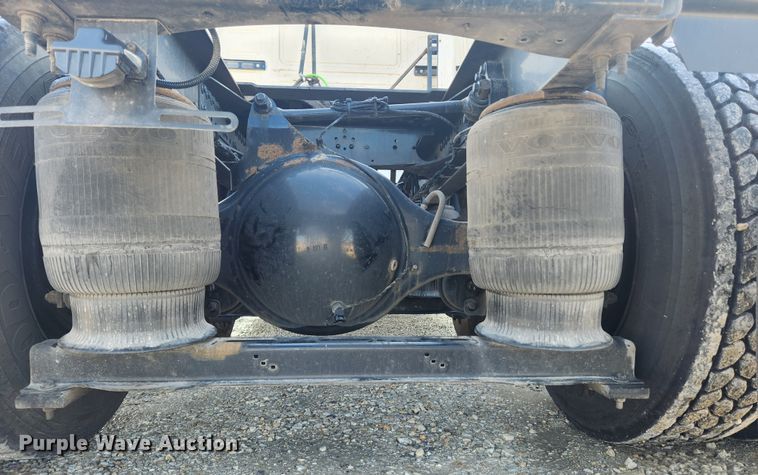 image for item KT9503 2016 Volvo VNL  semi truck