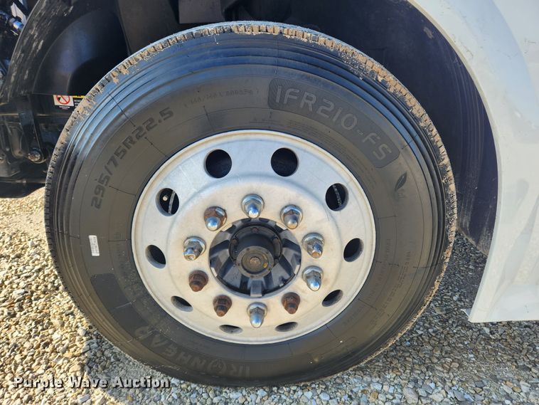 image for item KT9503 2016 Volvo VNL  semi truck