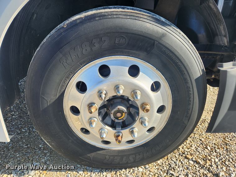 image for item KT9503 2016 Volvo VNL  semi truck