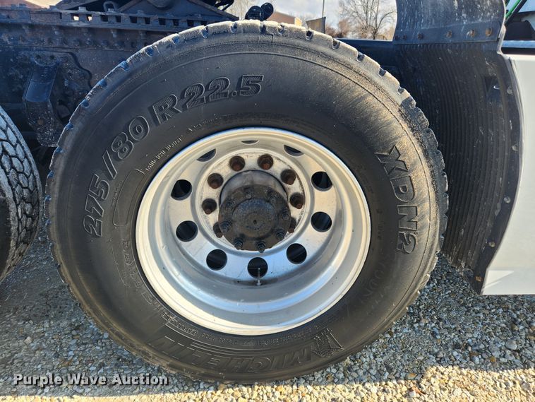 image for item KT9503 2016 Volvo VNL  semi truck