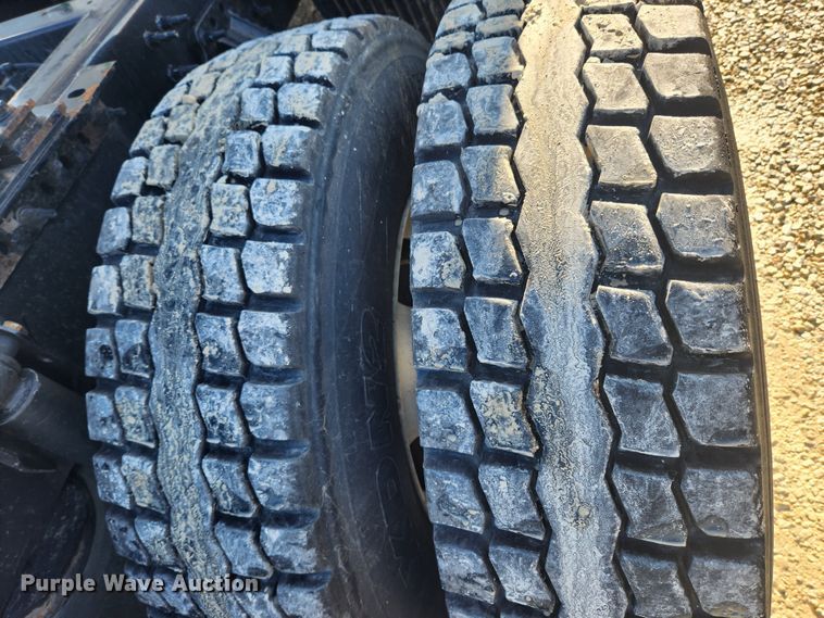 image for item KT9503 2016 Volvo VNL  semi truck