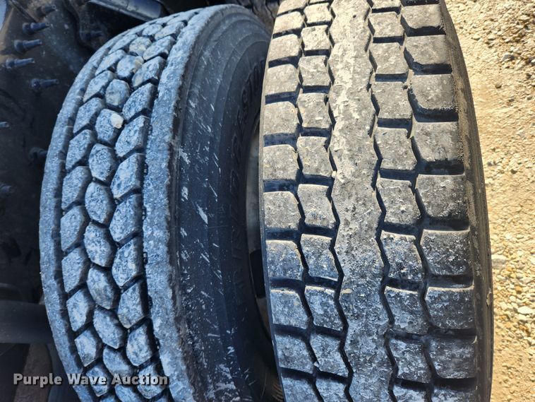 image for item KT9503 2016 Volvo VNL  semi truck