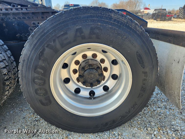 image for item KT9503 2016 Volvo VNL  semi truck