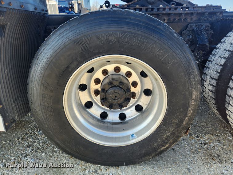 image for item KT9503 2016 Volvo VNL  semi truck