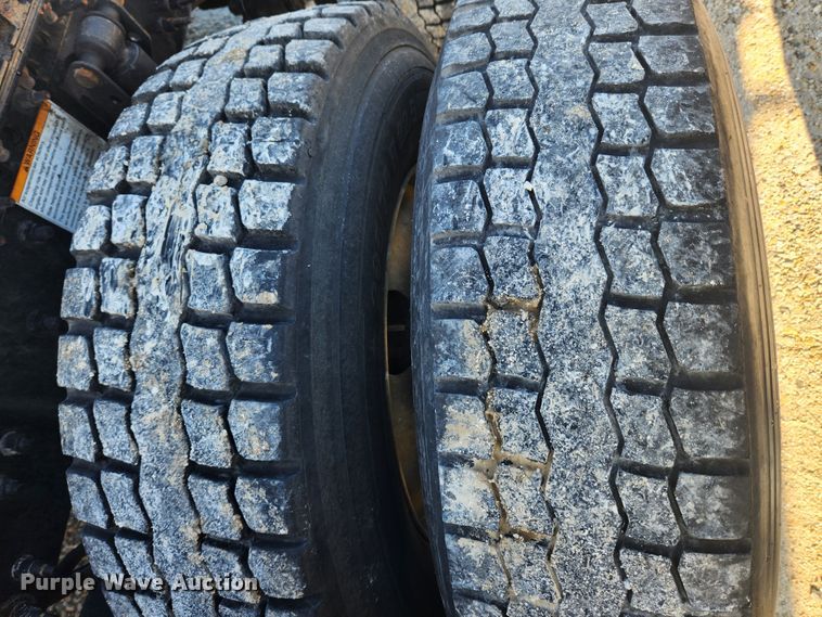 image for item KT9503 2016 Volvo VNL  semi truck