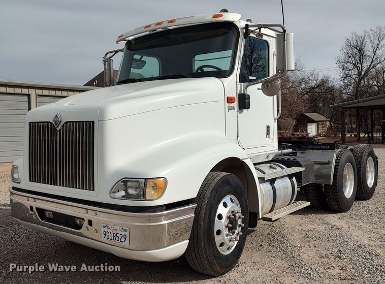 image for item LA9288 2006 International 9200i  semi truck