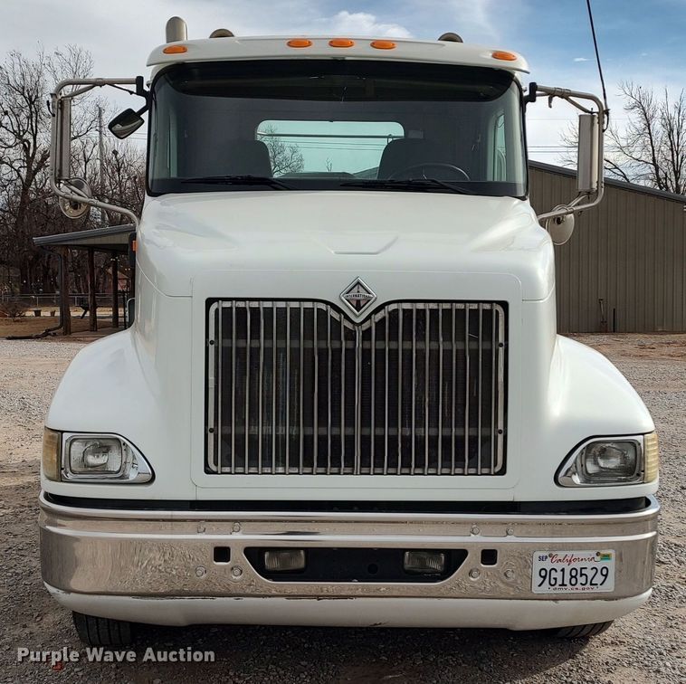 image for item LA9288 2006 International 9200i  semi truck