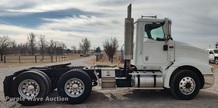 image for item LA9288 2006 International 9200i  semi truck