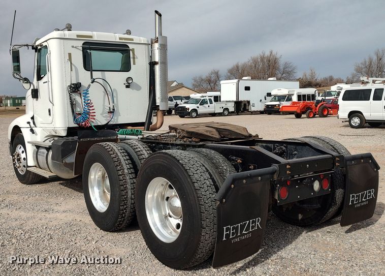 image for item LA9288 2006 International 9200i  semi truck