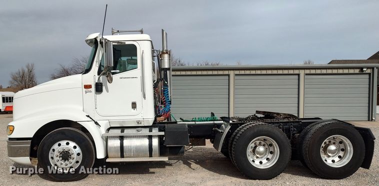 image for item LA9288 2006 International 9200i  semi truck