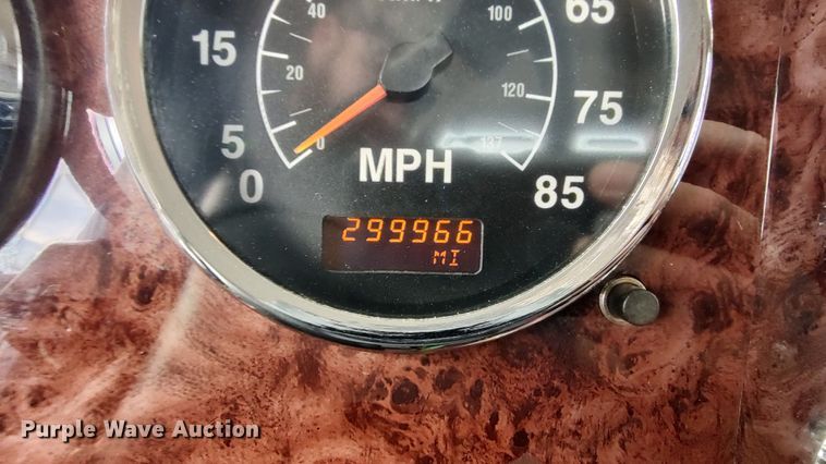 image for item LA9288 2006 International 9200i  semi truck